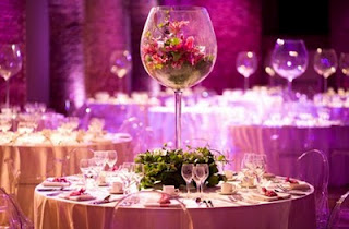 https://rootedinloveweddings.files.wordpress.com/2012/09/giant-wine-glass-centerpiece.jpg